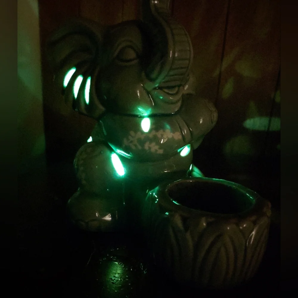 Elephant planter - Picture 3 of 3